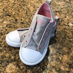 NWT silver/pink converse